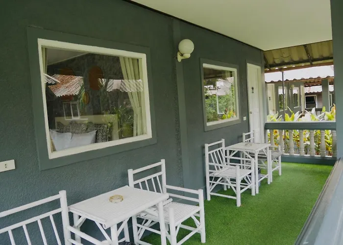 Let\'S Hyde Pattaya Resort & Villas - Pool Cabanas